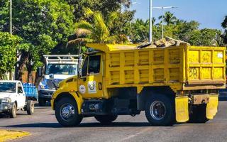 puerto escondido oaxaca mexico 2023 mexikansk dumpa tippvagn lastbil dumper frakt transportör leverans bilar Mexiko. foto