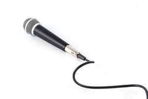 mikrofon med en kabel på en vit bakgrund foto