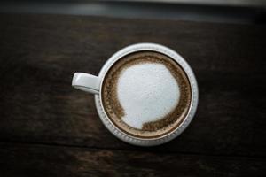 kaffe på bordet på ett kafé foto