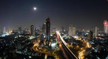 bangkok, thailand, 2020 - panorama över bangkok på natten foto