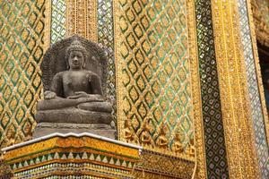 Buddha staty i ett tempel i Thailand
