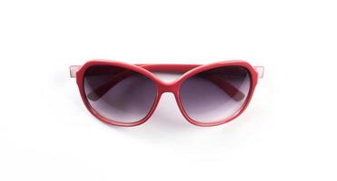 röda solglasögon som isoleras över en vit bakgrund foto