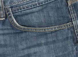 främre ficka av blå klassisk jeans, full ram foto