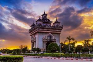 patuxai bokstavligen menande seger Port i vientiane, laos foto