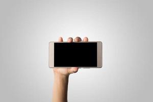 hand som håller en smartphone isolerad på vit bakgrund foto