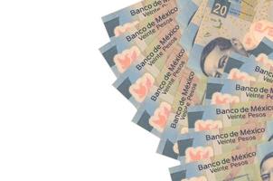 20 mexikansk pesos räkningar lögner isolerat på vit bakgrund med kopia Plats. rik liv konceptuell bakgrund foto