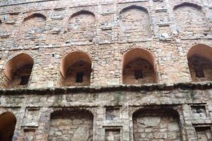 agrasen ki baoli steg väl belägen i de mitten av connaught placerad ny delhi Indien, gammal gammal arkeologi konstruktion foto