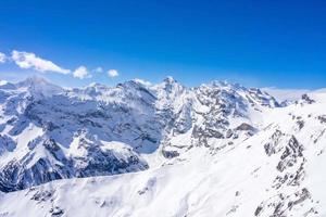 fantastisk panoramautsikt över de schweiziska alperna foto