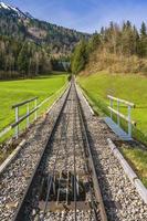 järnväg vid mt. stanserhorn, schweiz foto