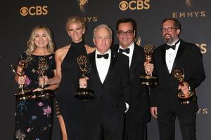 los angeles - sep 17 erin doyle, lindsay shaokus, lorne michaels, Steve higgins, erik kenward på de 69: e bästa sändningstid emmy utmärkelser - Tryck rum på de jw marriott guld balsal på september 17, 2017 i los angeles, ca foto