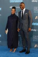 los angeles, dec 11 - amatus sami-karim, mahershala ali på de 22 årlig kritik val utmärkelser på barker galge på december 11, 2016 i santa monica, ca foto