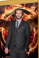 los angeles, nov 17 - liam hemsworth på de de hunger spel - mockingjay del 1 premiär på de Nokia teater på november 17, 2014 i los angeles, ca foto