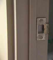 rostfri stål metall dörr låsa hål Foto isolerat
