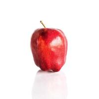 färsk äpple på isolerat vit bakgrund foto