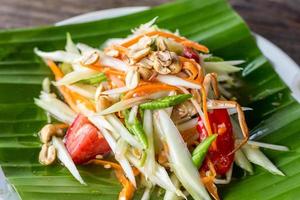 papaya sallad och thai mat foto