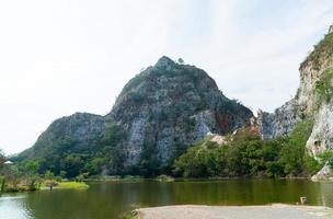 khao gnu stenpark i thailand foto