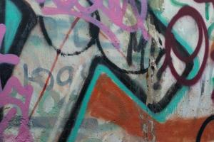 abstrakt graffiti målningar på de betong vägg. bakgrund textur foto