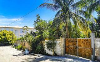 typisk gatuväg och stadsbild av playa del carmen mexico. foto