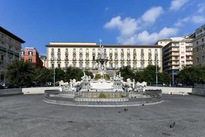 fontän av neptune fontana del nettuno är en monumental fontän, belägen i municipio fyrkant, Neapel, Italien. foto