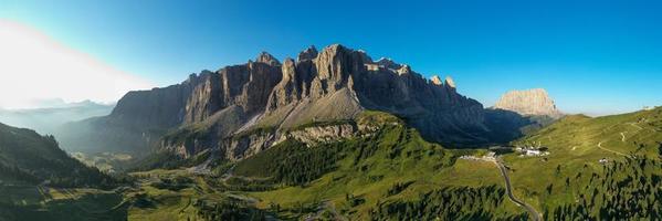 antenn se av gardena passera, passo gardena, rifugio frara, Dolomiti, dolomiterna, söder tyrolen, Italien, unesco värld arv. foto