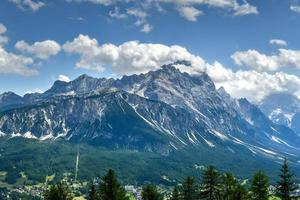 Fantastisk landskap på de dolomiter i Italien. dolomiter unesco värld arv i de sommar tid. sud tirol. italiensk alperna. foto