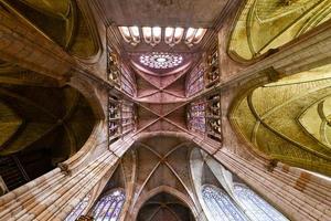 leon, Spanien - nov 22, 2021, gotik interiör av leon katedral i leon, Spanien. foto