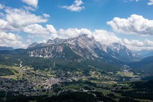 Fantastisk landskap på de dolomiter i Italien. dolomiter unesco värld arv i de sommar tid. sud tirol. italiensk alperna. foto