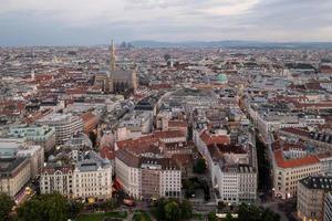 Wien, österrike - juli 18, 2021, se av de wien horisont med st. Stephens katedral Wien, österrike foto