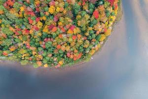 colgate sjö i upstate ny york under topp falla lövverk säsong. foto