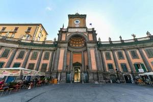 Neapel, Italien - aug 16, 2021, vittorio emanuele ii nationell ombordstigning skola, historisk och religiös komplex i Neapel, Italien foto