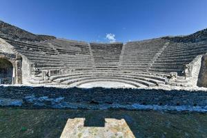 odeon små teater byggd runt om 80 före Kristus i gammal pompeii unesco värld arv webbplats , Italien. foto
