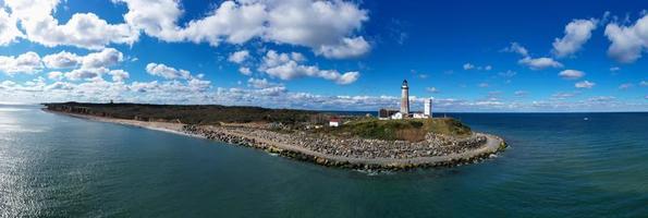 antenn se av de montauk fyr och strand i lång ö, ny york, usa. foto