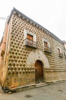 casa de los picos med dess Fasad täckt förbi granit block ristade in i diamant-former i segovia, Spanien. foto