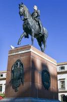 Cordoba, Spanien - nov 28, 2021, tendillas fyrkant på hjärta av cordoba. staty förbi gonzalo fernandez de cordoba 1453-1515 , känd som bra kapten. Cordoba, andalusien, Spanien. foto