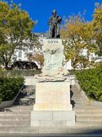 staty till känd målare goya 1746 utanför de ingång till de prado museum konst Galleri i madrid, spanien, Europa. foto