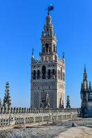 la giralda, klocka torn av de sevilla katedral i Spanien. foto