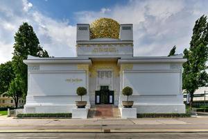 Wien, österrike - juli 18, 2021, de secession byggnad, wiener secessionsgebaude. inskriven de tid din konst, din konst, din frihet. foto