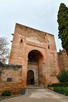 dörr av rättvisa på alhambra i granada, Spanien. dörr av rättvisa har varit de sydlig ingång till alhambra eftersom 1348 under de regera av yusuf i. foto