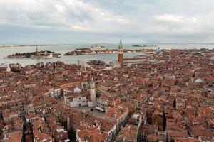 antenn se av de gammal venitianska tak i Venedig, Italien. foto