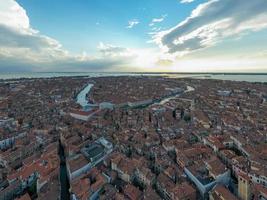 antenn se av de gammal venitianska tak i Venedig, Italien. foto