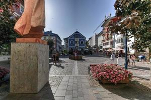 ortisei, Italien - aug 14, 2021, skön landskap av helgon anthonys kapell belägen i ortisei by - trentino alt adige i de webbplats av dolomiter - de unesco wold arv. foto