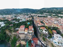 antenn se av de klippor av sorrento, Italien på ett sommar dag. foto