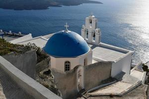 tre klockorna av fira, santorini, Grekland, officiellt känd som de katolik kyrka av de sovsal, är en grekisk katolik kyrka på de ö av santorini. foto