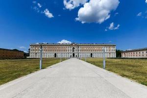 de kunglig palats av caserta italienska, reggia di caserta är en före detta kunglig bostad i caserta, sydlig Italien, och var utsedd en unesco värld arv webbplats. foto