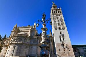 la giralda, klocka torn av de sevilla katedral i Spanien foto