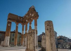 arkeologi av de roman teater, capitolium och de komplex av santa giulia foto