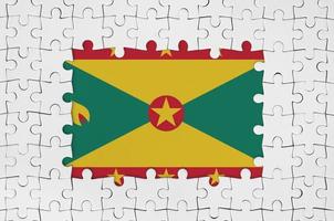 grenada flagga i ram av vit pussel bitar med saknas central del foto