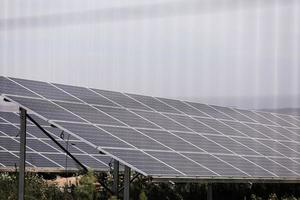 solpanel, solceller, alternativ elkälla - begreppet hållbara resurser foto