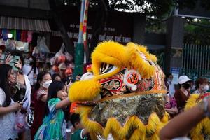 ho chi minh stad, vietnam - 6 feb 2023 lunar ny år firande - de drake dansa, skön färgrik festlig figur. tet Semester bakgrund. kinesisk lunar ny år dag, vår festival. foto