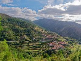 sistelo by i arcos de valdevez, portugal. lantlig turism och avkopplande med natur. ofta anses vara ett av de mest skön byar i portugal och har de smeknamn av liten portugisiska tibet. foto